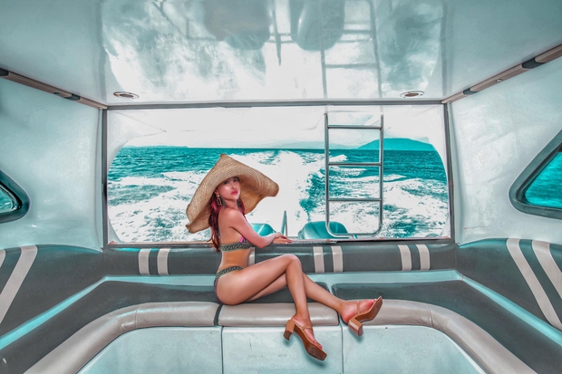 Dàn dâu hào môn chặt đẹp đường đua bikini, ngoài vóc dáng và nhan sắc còn so kè cả thần thái phu nhân - Ảnh 9. Dàn dâu hào môn chặt đẹp đường đua bikini, ngoài vóc dáng và nhan sắc còn so kè cả thần thái phu nhân - Ảnh 9.