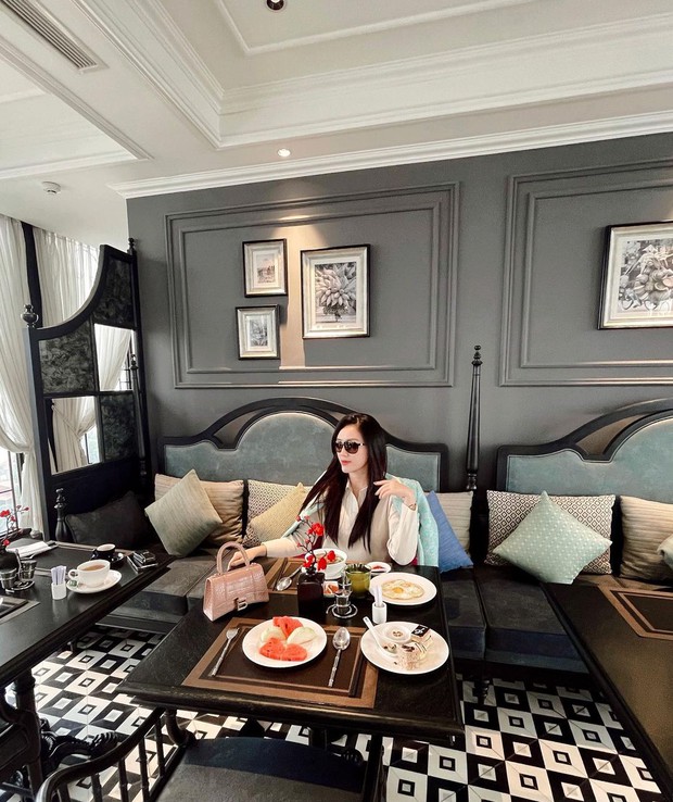 Cuộc sống giản dị của Bảo Thy gần đây: Buồn thì check-in khách sạn 5 sao, buồn hơn nữa diện bikini ra biển pose hình so deep - Ảnh 1. Cuộc sống giản dị của Bảo Thy gần đây: Buồn thì check-in khách sạn 5 sao, buồn hơn nữa diện bikini ra biển pose hình so deep - Ảnh 1.