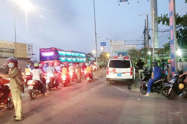 TP.HCM: Cô gái 25 tuổi nhảy cầu, mất tích dưới dòng sông đen ngòm - Ảnh 1. TP.HCM: Cô gái 25 tuổi nhảy cầu, mất tích dưới dòng sông đen ngòm - Ảnh 1.