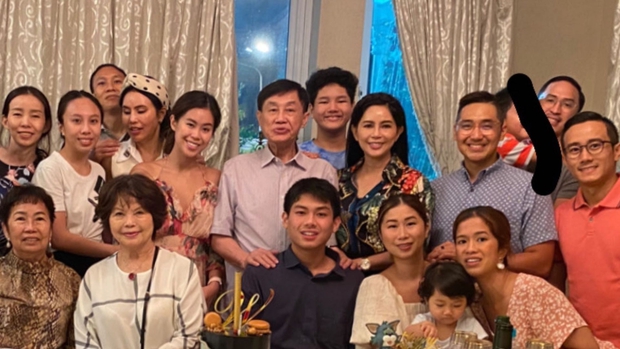 Nỗi niềm con út của Hiếu Nguyễn: Bánh sinh nhật tuổi 22 trông như mới lên 2, ra ngoài to đùng về nhà hóa cục cưng - Ảnh 2.