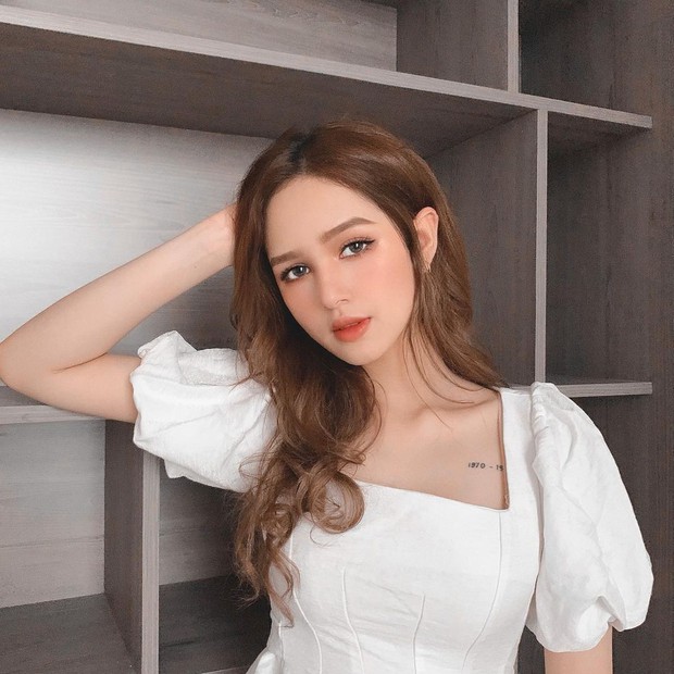 Xoài Non khoe 5 thỏi son siêu đẹp: 2 cây là son Jennie, còn lại toàn son bình dân hot rần rần TikTok - Ảnh 1. Xoài Non khoe 5 thỏi son siêu đẹp: 2 cây là son Jennie, còn lại toàn son bình dân hot rần rần TikTok - Ảnh 1.