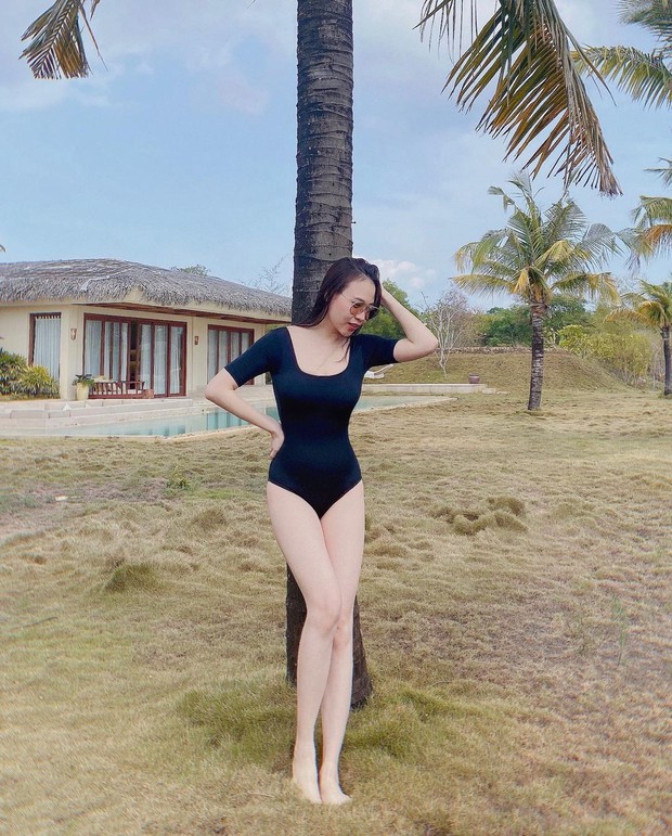 Dàn dâu hào môn chặt đẹp đường đua bikini, ngoài vóc dáng và nhan sắc còn so kè cả thần thái phu nhân - Ảnh 19. Dàn dâu hào môn chặt đẹp đường đua bikini, ngoài vóc dáng và nhan sắc còn so kè cả thần thái phu nhân - Ảnh 19.