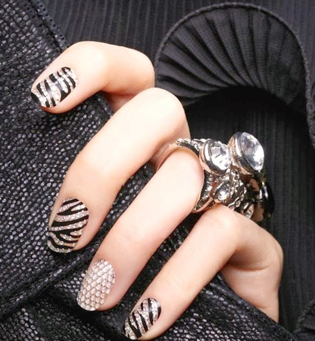 Giới siêu giàu làm nail cũng phải khác: Đính hẳn kim cương, ruby, có bộ lên tới 1 tỷ - Ảnh 2.