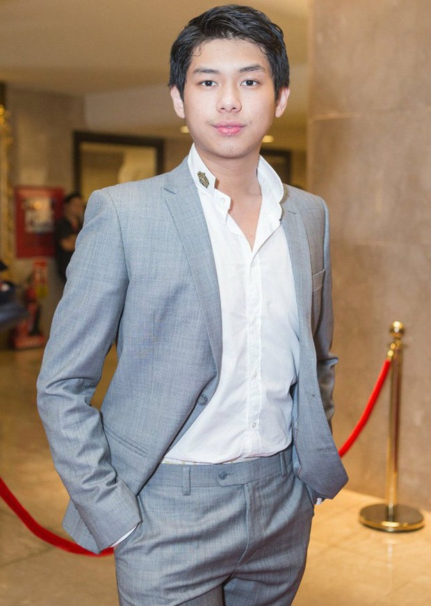 Nỗi niềm con út của Hiếu Nguyễn: Bánh sinh nhật tuổi 22 trông như mới lên 2, ra ngoài to đùng về nhà hóa cục cưng - Ảnh 1.