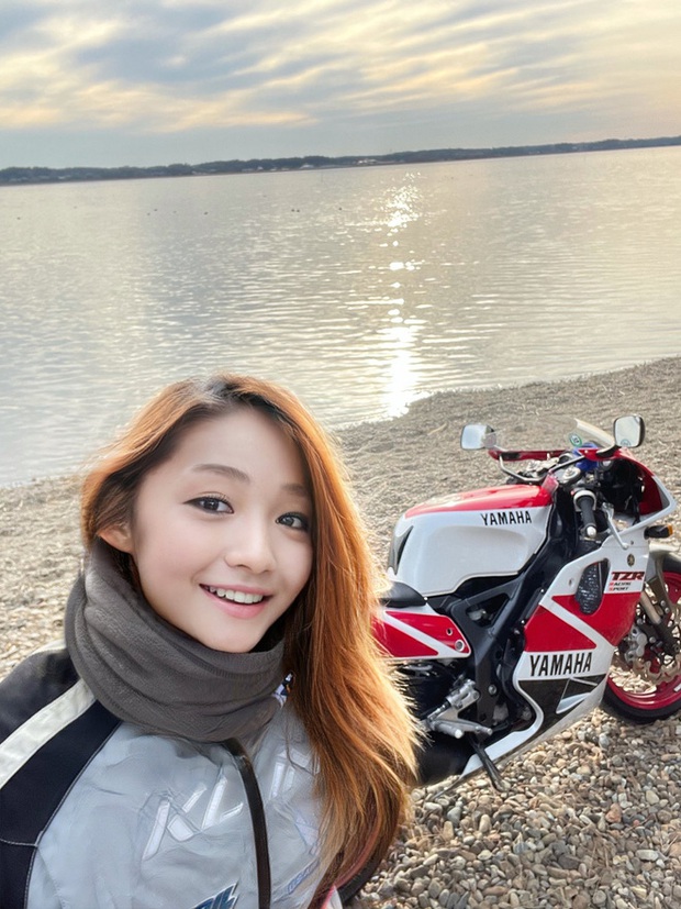Nhật Bản: Cư dân mạng ngã ngửa với nữ biker xinh đẹp thực chất lại là 1 ông chú 50 tuổi giả gái bằng FaceApp - Ảnh 1. Nhật Bản: Cư dân mạng ngã ngửa với nữ biker xinh đẹp thực chất lại là 1 ông chú 50 tuổi giả gái bằng FaceApp - Ảnh 1.
