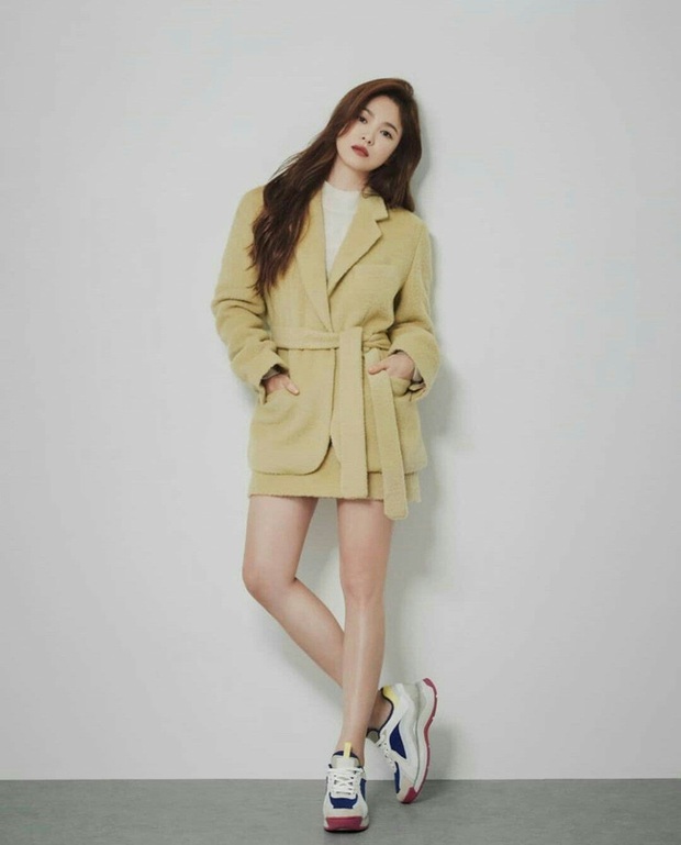 Song Hye Kyo diện blazer không bao giờ fail, sương sương cũng có 13 cách mặc trẻ và sang tuyệt đối - Ảnh 3. Song Hye Kyo diện blazer không bao giờ fail, sương sương cũng có 13 cách mặc trẻ và sang tuyệt đối - Ảnh 3.