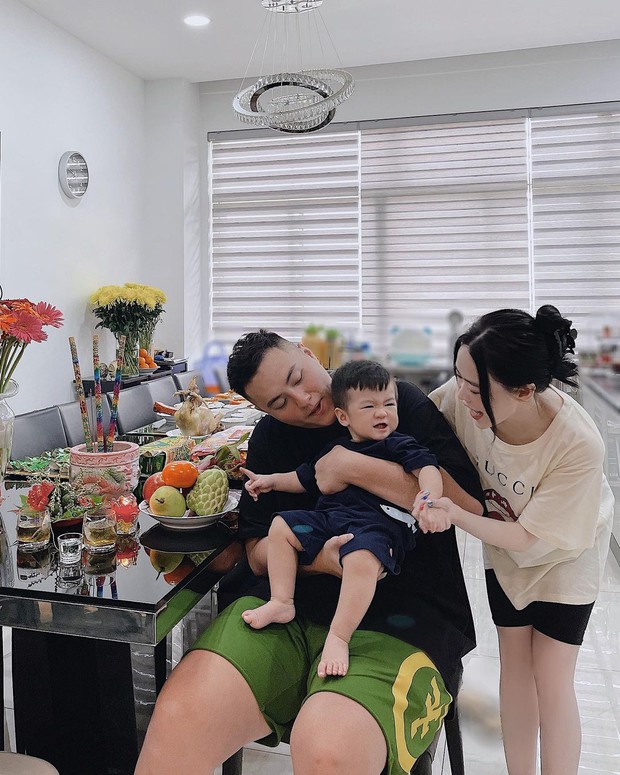 Con dâu ông trùm điện tử Sài Gòn hé lộ cảnh bên trong biệt thự đang sống, đầy ắp những món đồ chỉ giới thượng lưu mới có - Ảnh 6. Con dâu ông trùm điện tử Sài Gòn hé lộ cảnh bên trong biệt thự đang sống, đầy ắp những món đồ chỉ giới thượng lưu mới có - Ảnh 6.