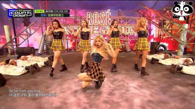Fan lại phật lòng vì Rosé bị cho mặc đồ nhạt nhoà và giống vũ công: Stylist của BLACKPINK lụt nghề rồi! - Ảnh 3. Fan lại phật lòng vì Rosé bị cho mặc đồ nhạt nhoà và giống vũ công: Stylist của BLACKPINK lụt nghề rồi! - Ảnh 3.