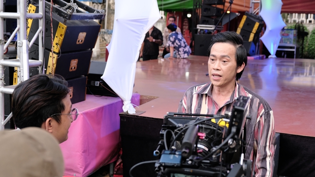 Hé lộ hình ảnh danh hài Hoài Linh trên phim trường sau chia sẻ sẵn sàng trở lại với gameshow truyền hình - Ảnh 3.