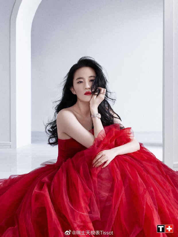 Ảnh cũ Lưu Diệc Phi khoe lưng trần bất ngờ hot trở lại: Thon mịn đáng ghen tị, khác hẳn thời tăng cân lộ tấm lưng nần nẫn - Ảnh 6.