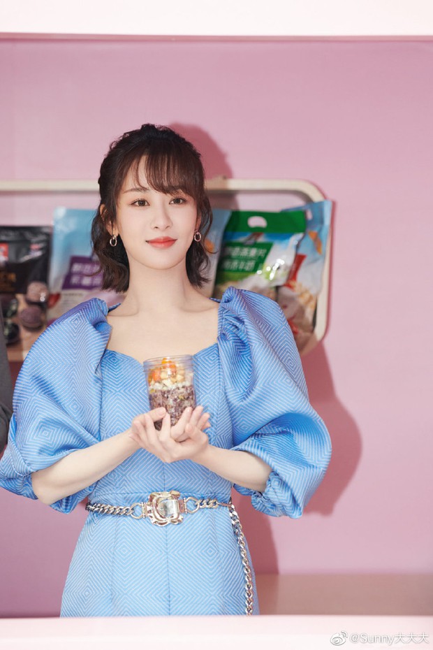 Dương Tử lần đầu xuất hiện sau scandal tiêm toàn thân thu gọn body, nhan sắc gây thất vọng toàn tập - Ảnh 9. Dương Tử lần đầu xuất hiện sau scandal tiêm toàn thân thu gọn body, nhan sắc gây thất vọng toàn tập - Ảnh 9.
