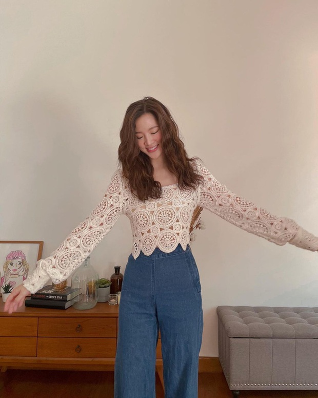 Chỉ cần học 12 outfit của Baifern, style hè năm nay của chị em chắc chắn sẽ trẻ đẹp hơn hẳn năm ngoái - Ảnh 3. Chỉ cần học 12 outfit của Baifern, style hè năm nay của chị em chắc chắn sẽ trẻ đẹp hơn hẳn năm ngoái - Ảnh 3.