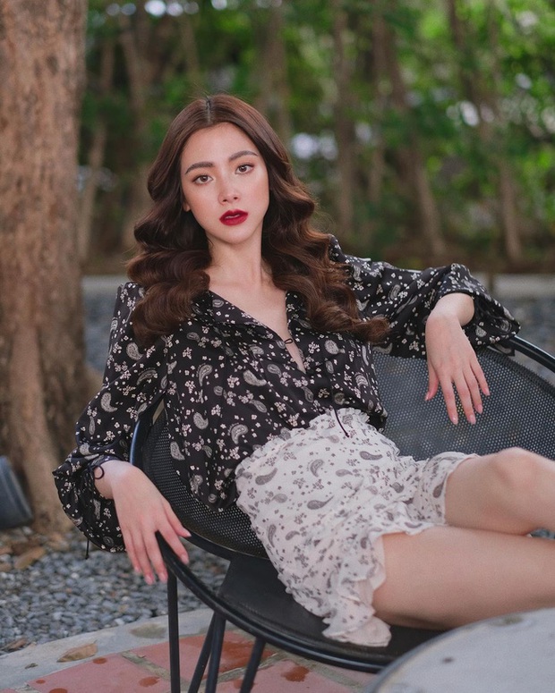 Chỉ cần học 12 outfit của Baifern, style hè năm nay của chị em chắc chắn sẽ trẻ đẹp hơn hẳn năm ngoái - Ảnh 5. Chỉ cần học 12 outfit của Baifern, style hè năm nay của chị em chắc chắn sẽ trẻ đẹp hơn hẳn năm ngoái - Ảnh 5.