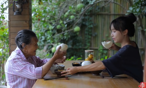 Tiên nữ đồng quê Lý Tử Thất sau 5 năm: Không sợ bị thay thế, không còn thức khuya để edit video như ngày xưa - Ảnh 3. Tiên nữ đồng quê Lý Tử Thất sau 5 năm: Không sợ bị thay thế, không còn thức khuya để edit video như ngày xưa - Ảnh 3.