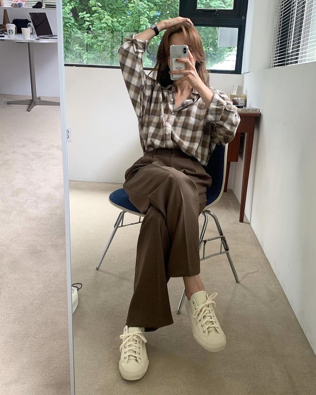 Làm mới loạt items cũ trong tủ đồ bằng 12 công thức mix&match xinh tươi, trendy của hội gái Hàn - Ảnh 9. Làm mới loạt items cũ trong tủ đồ bằng 12 công thức mix&match xinh tươi, trendy của hội gái Hàn - Ảnh 9.