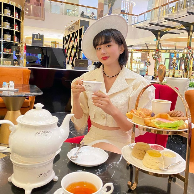 Bạn gái tỷ phú, con dâu nhà hào môn - họ đã gặp chân ái đời mình ở đâu? - Ảnh 9. Bạn gái tỷ phú, con dâu nhà hào môn - họ đã gặp chân ái đời mình ở đâu? - Ảnh 9.