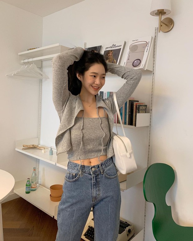 Làm mới loạt items cũ trong tủ đồ bằng 12 công thức mix&match xinh tươi, trendy của hội gái Hàn - Ảnh 11. Làm mới loạt items cũ trong tủ đồ bằng 12 công thức mix&match xinh tươi, trendy của hội gái Hàn - Ảnh 11.