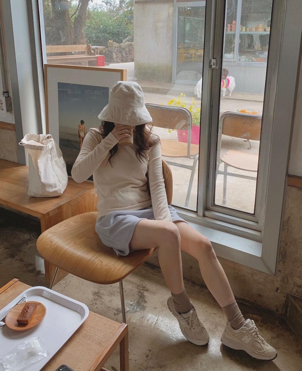 Làm mới loạt items cũ trong tủ đồ bằng 12 công thức mix&match xinh tươi, trendy của hội gái Hàn - Ảnh 2. Làm mới loạt items cũ trong tủ đồ bằng 12 công thức mix&match xinh tươi, trendy của hội gái Hàn - Ảnh 2.
