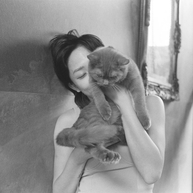 Cưới nhau cả năm mới thấy Hoàng Touliver đăng ảnh vợ lên MXH, lần này Tóc Tiên yên tâm vì hết bị dìm hàng rồi! - Ảnh 2.