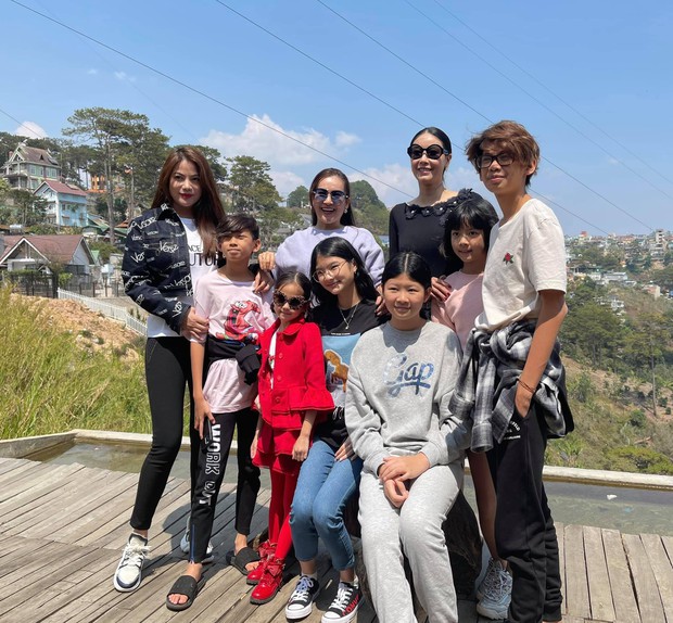 Khi con của Hoa hậu, diễn viên đứng chung khung hình: Ai cũng hưởng trọn visual đỉnh cao từ bố mẹ, bonus thêm chân dài miên man - Ảnh 4.