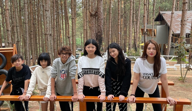 Khi con của Hoa hậu, diễn viên đứng chung khung hình: Ai cũng hưởng trọn visual đỉnh cao từ bố mẹ, bonus thêm chân dài miên man - Ảnh 5.