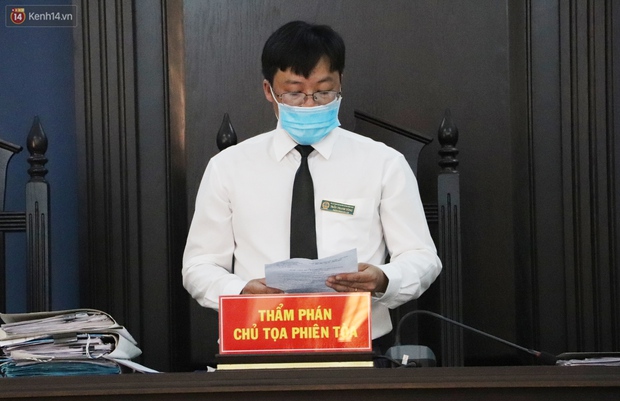 Thầy giáo dâm ô 4 nam sinh THCS khóc nức nở khi bị tuyên án 7 năm tù, bố mẹ nạn nhân bức xúc đòi kháng cáo - Ảnh 5.