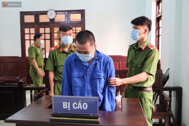 Thầy giáo dâm ô 4 nam sinh THCS khóc nức nở khi bị tuyên án 7 năm tù, bố mẹ nạn nhân bức xúc đòi kháng cáo - Ảnh 6.