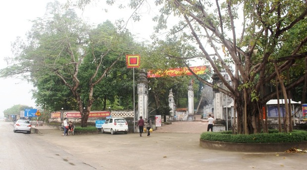 Người phụ nữ cởi đồ trước cửa đền: Tố cáo ngược bị nhân viên xúc phạm danh dự? - Ảnh 2.