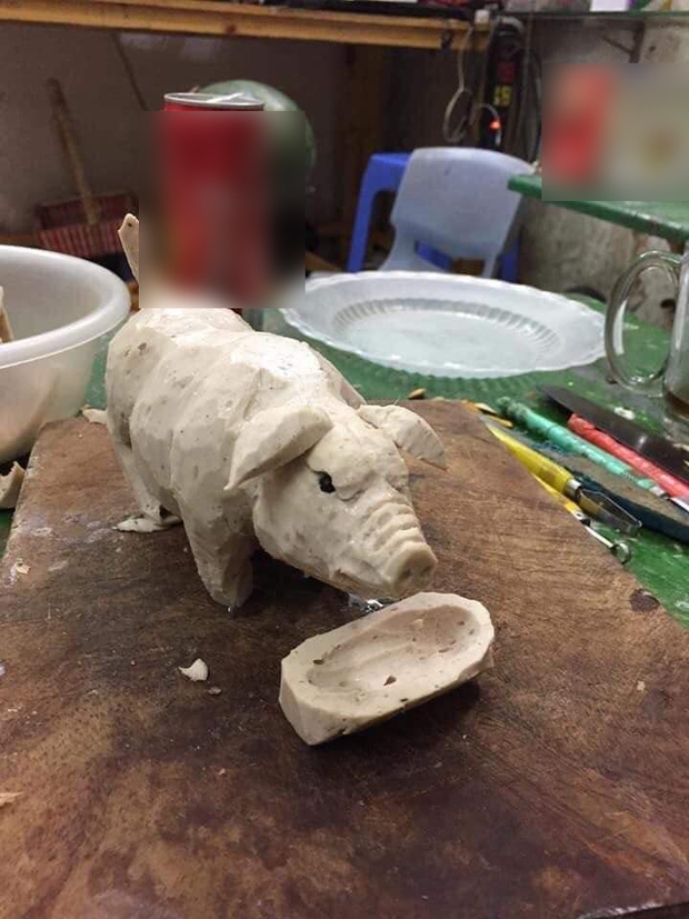 Nhà thừa khúc giò, cô nàng đẽo thành chú heo đem khoe dân mạng nhưng lại bị “bóc phốt” trắng trợn ở điểm này - Ảnh 2. Nhà thừa khúc giò, cô nàng đẽo thành chú heo đem khoe dân mạng nhưng lại bị “bóc phốt” trắng trợn ở điểm này - Ảnh 2.