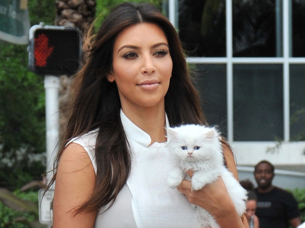 Kanye West trả thù Kim Kardashian: Bóc phốt vợ tán tỉnh kẻ khác, mắc bệnh tâm lý cùng nhiều tình tiết bẽ bàng - Ảnh 3. Kanye West trả thù Kim Kardashian: Bóc phốt vợ tán tỉnh kẻ khác, mắc bệnh tâm lý cùng nhiều tình tiết bẽ bàng - Ảnh 3.