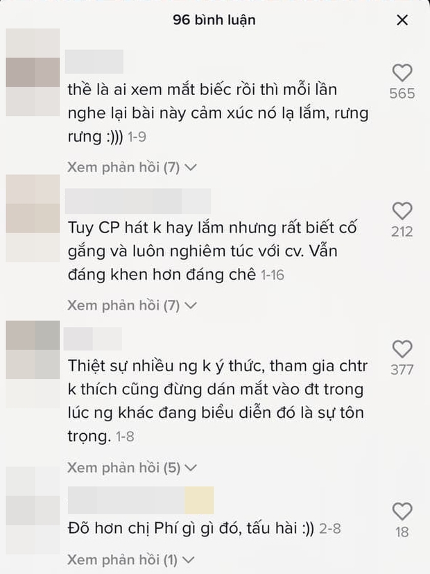 Khoảnh khắc điểm 10: Ai cũng mải bấm điện thoại, duy nhất Chi Pu chăm chú theo dõi và say sưa hát theo - Ảnh 5. Khoảnh khắc điểm 10: Ai cũng mải bấm điện thoại, duy nhất Chi Pu chăm chú theo dõi và say sưa hát theo - Ảnh 5.