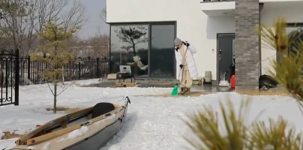 Tỷ phú Penthouse khoe mặt mộc trên show thực tế, gây chú ý với hình ảnh con sen cho cún cưng - Ảnh 7.