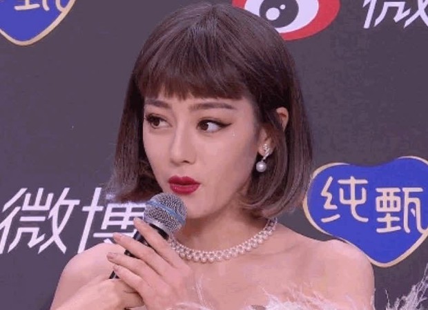 Địch Lệ Nhiệt Ba càng ngày càng mất chất khi cố tình bắt chước Phạm Băng Băng lẫn Lisa? - Ảnh 3.