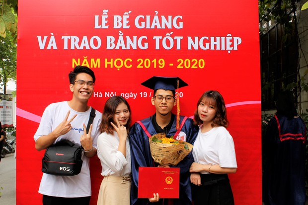 Vừa tốt nghiệp ĐH thì phát hiện ung thư máu, chàng trai từng tuyệt vọng khi nhìn người mẹ trầm cảm: Hay mình về nhà đi mẹ, đến đâu thì đến... - Ảnh 1. Vừa tốt nghiệp ĐH thì phát hiện ung thư máu, chàng trai từng tuyệt vọng khi nhìn người mẹ trầm cảm: Hay mình về nhà đi mẹ, đến đâu thì đến... - Ảnh 1.