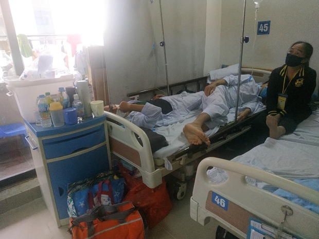 Vừa tốt nghiệp ĐH thì phát hiện ung thư máu, chàng trai từng tuyệt vọng khi nhìn người mẹ trầm cảm: Hay mình về nhà đi mẹ, đến đâu thì đến... - Ảnh 3. Vừa tốt nghiệp ĐH thì phát hiện ung thư máu, chàng trai từng tuyệt vọng khi nhìn người mẹ trầm cảm: Hay mình về nhà đi mẹ, đến đâu thì đến... - Ảnh 3.