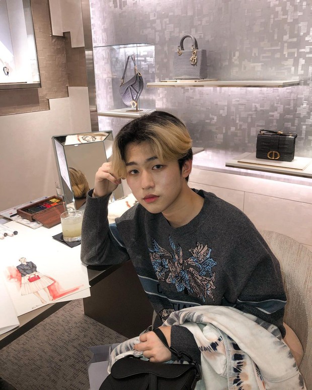 Dàn rich kid Gen Z chứng minh độ giàu: Nhất Hoàng tậu hàng hiệu không nhìn giá, fan cứng Ngọc Trinh đi xe 11 tỷ để giống idol - Ảnh 3.