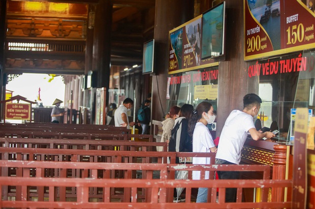 Sau khi 5 vạn người đổ về chùa Tam Chúc: Dựng rào chắn phòng chống dịch Covid-19 - Ảnh 16. Sau khi 5 vạn người đổ về chùa Tam Chúc: Dựng rào chắn phòng chống dịch Covid-19 - Ảnh 16.