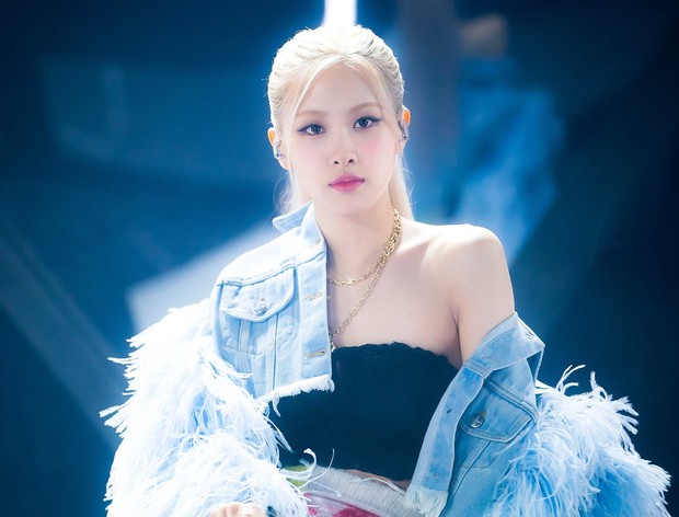 MV On The Ground chớp mắt đã đạt 100 triệu views, Rosé đánh bại Jennie để lập kỷ lục mới cho nữ idol solo Kpop - Ảnh 2. MV On The Ground chớp mắt đã đạt 100 triệu views, Rosé đánh bại Jennie để lập kỷ lục mới cho nữ idol solo Kpop - Ảnh 2.