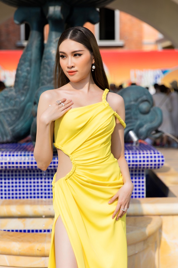 Ngọc Trinh lộ vòng 3 căng đét, dàn Hoa hậu Á hậu cũng thi nhau khoe ngực ỡm ờ trên thảm đỏ Fashion Voyage - Ảnh 17. Ngọc Trinh lộ vòng 3 căng đét, dàn Hoa hậu Á hậu cũng thi nhau khoe ngực ỡm ờ trên thảm đỏ Fashion Voyage - Ảnh 17.