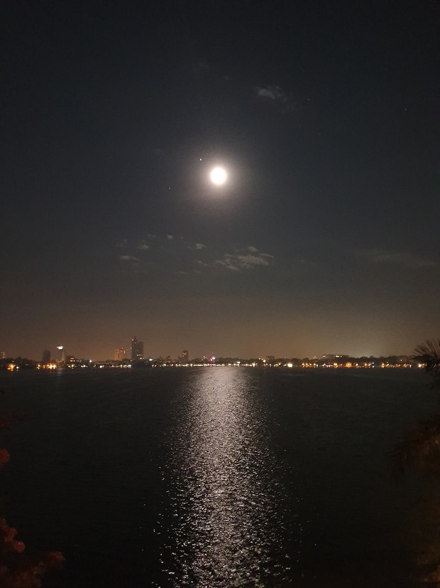 Soi từng góc trong biệt thự của hot girl Tú Linh MU, view nhìn từ cửa sổ đủ biết gia chủ nhiều tiền cỡ nào  - Ảnh 7.