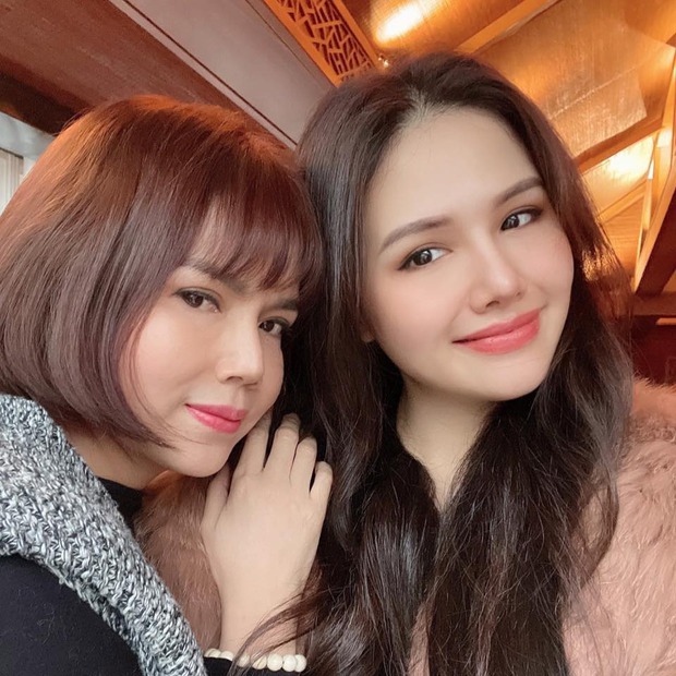 Nàng dâu hào môn nổi tiếng khoe ảnh mẹ 29 năm trước, nguồn cơn của nhan sắc và thần thái phu nhân đây ư? - Ảnh 4. Nàng dâu hào môn nổi tiếng khoe ảnh mẹ 29 năm trước, nguồn cơn của nhan sắc và thần thái phu nhân đây ư? - Ảnh 4.