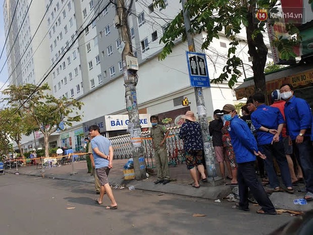 Vụ 2 cô gái trẻ rơi chung cư tử vong ở TP.HCM: Cư dân thấy 2 người mặc áo khoác đen đi thang máy lên sân thượng - Ảnh 5. Vụ 2 cô gái trẻ rơi chung cư tử vong ở TP.HCM: Cư dân thấy 2 người mặc áo khoác đen đi thang máy lên sân thượng - Ảnh 5.