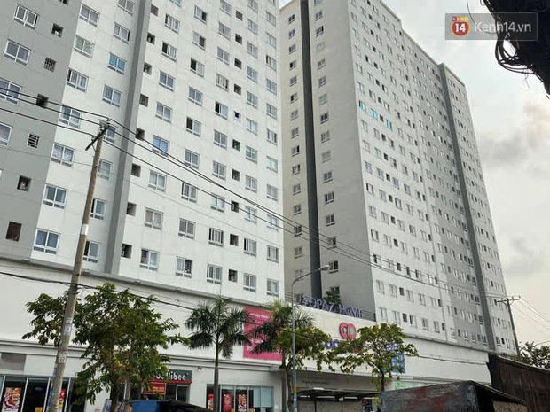 Vụ 2 cô gái trẻ rơi chung cư tử vong ở TP.HCM: Cư dân thấy 2 người mặc áo khoác đen đi thang máy lên sân thượng - Ảnh 1. Vụ 2 cô gái trẻ rơi chung cư tử vong ở TP.HCM: Cư dân thấy 2 người mặc áo khoác đen đi thang máy lên sân thượng - Ảnh 1.