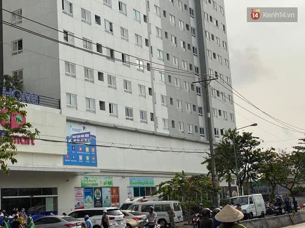 Vụ 2 cô gái trẻ rơi chung cư tử vong ở TP.HCM: Cư dân thấy 2 người mặc áo khoác đen đi thang máy lên sân thượng - Ảnh 2. Vụ 2 cô gái trẻ rơi chung cư tử vong ở TP.HCM: Cư dân thấy 2 người mặc áo khoác đen đi thang máy lên sân thượng - Ảnh 2.