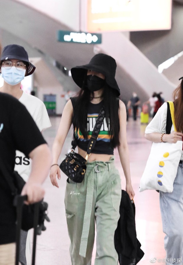 Dương Mịch mở màn trào lưu hot Vòng eo manga: Động tác sexy hết nấc, body thế này ai dám đọ lại - Ảnh 7.