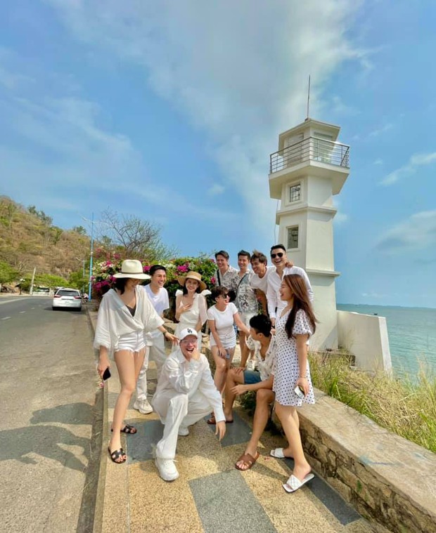 Xuất hiện hội bạn Vbiz mới: Từ ca sĩ - diễn viên đến 1 rich kid đình đám cũng có mặt, nhìn ảnh đi du lịch là biết hợp gu lắm! - Ảnh 5. Xuất hiện hội bạn Vbiz mới: Từ ca sĩ - diễn viên đến 1 rich kid đình đám cũng có mặt, nhìn ảnh đi du lịch là biết hợp gu lắm! - Ảnh 5.