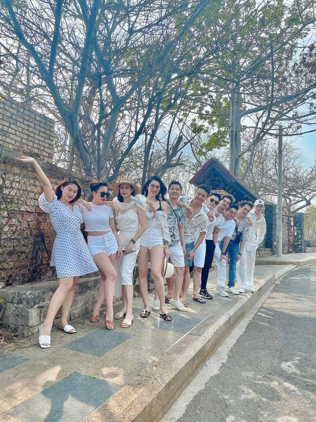 Xuất hiện hội bạn Vbiz mới: Từ ca sĩ - diễn viên đến 1 rich kid đình đám cũng có mặt, nhìn ảnh đi du lịch là biết hợp gu lắm! - Ảnh 4. Xuất hiện hội bạn Vbiz mới: Từ ca sĩ - diễn viên đến 1 rich kid đình đám cũng có mặt, nhìn ảnh đi du lịch là biết hợp gu lắm! - Ảnh 4.