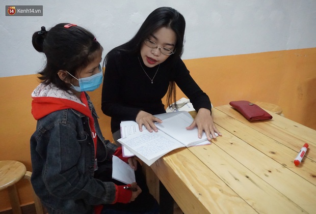 5 bạn trẻ Đà Nẵng mở lớp tiếng Anh với học phí sốc: Chỉ 1.000 đồng/buổi, giờ giải lao còn được ăn bánh uống sữa miễn phí - Ảnh 9.