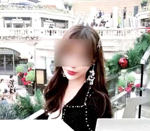Không hài lòng với nhan sắc hiện tại, cô gái nhờ đến phẫu thuật thẩm mỹ để rồi trở thành người thiểu năng, trí tuệ chỉ như đứa trẻ 1 tuổi - Ảnh 1. Không hài lòng với nhan sắc hiện tại, cô gái nhờ đến phẫu thuật thẩm mỹ để rồi trở thành người thiểu năng, trí tuệ chỉ như đứa trẻ 1 tuổi - Ảnh 1.