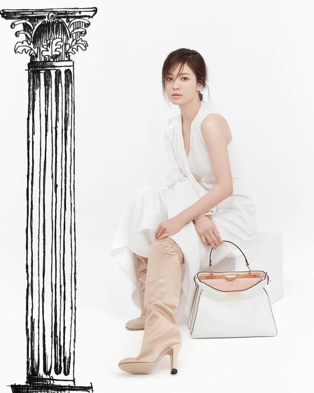 Triệu Vy lại bị Song Hye Kyo lấn lướt khi đụng nguyên cả cây hàng hiệu, từ nhan sắc đến vóc dáng đều gây thất vọng - Ảnh 4. Triệu Vy lại bị Song Hye Kyo lấn lướt khi đụng nguyên cả cây hàng hiệu, từ nhan sắc đến vóc dáng đều gây thất vọng - Ảnh 4.